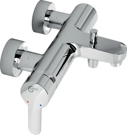 Chromene Badarmatur mit zwei Bedienelementen und einem zentralen Auslauf. Das Design stammt von Ideal Standard.
